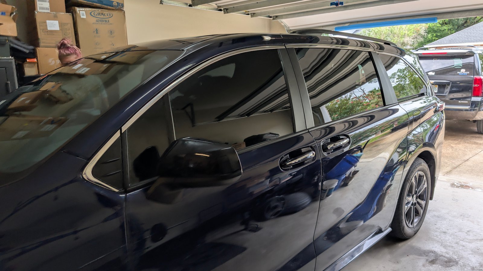 Mobile window tint install in a Navarre FL garage